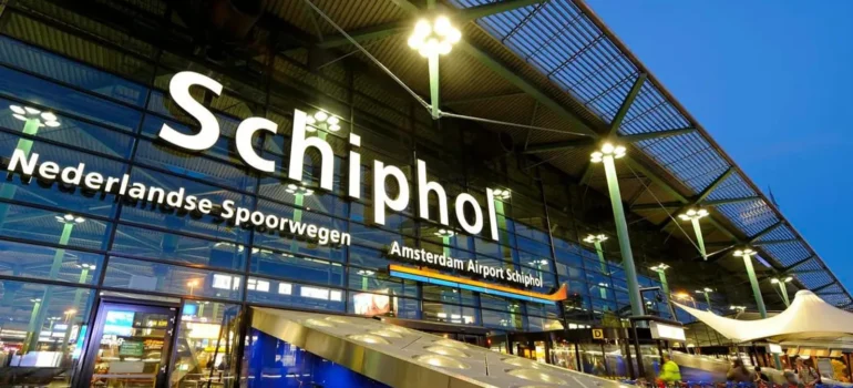5 Reasons to Book a Taxi to Schiphol Airport